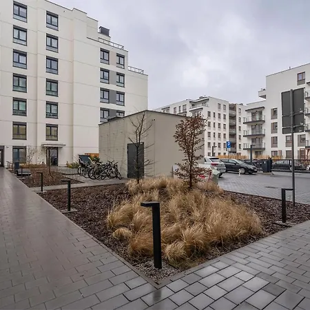 Airport - Private Terrace & Parking - By Rentujemy *