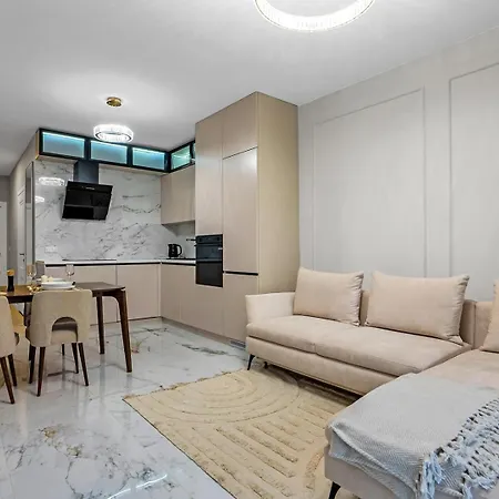 Apartament Airport - Private Terrace & Parking - By Rentujemy Warszawa